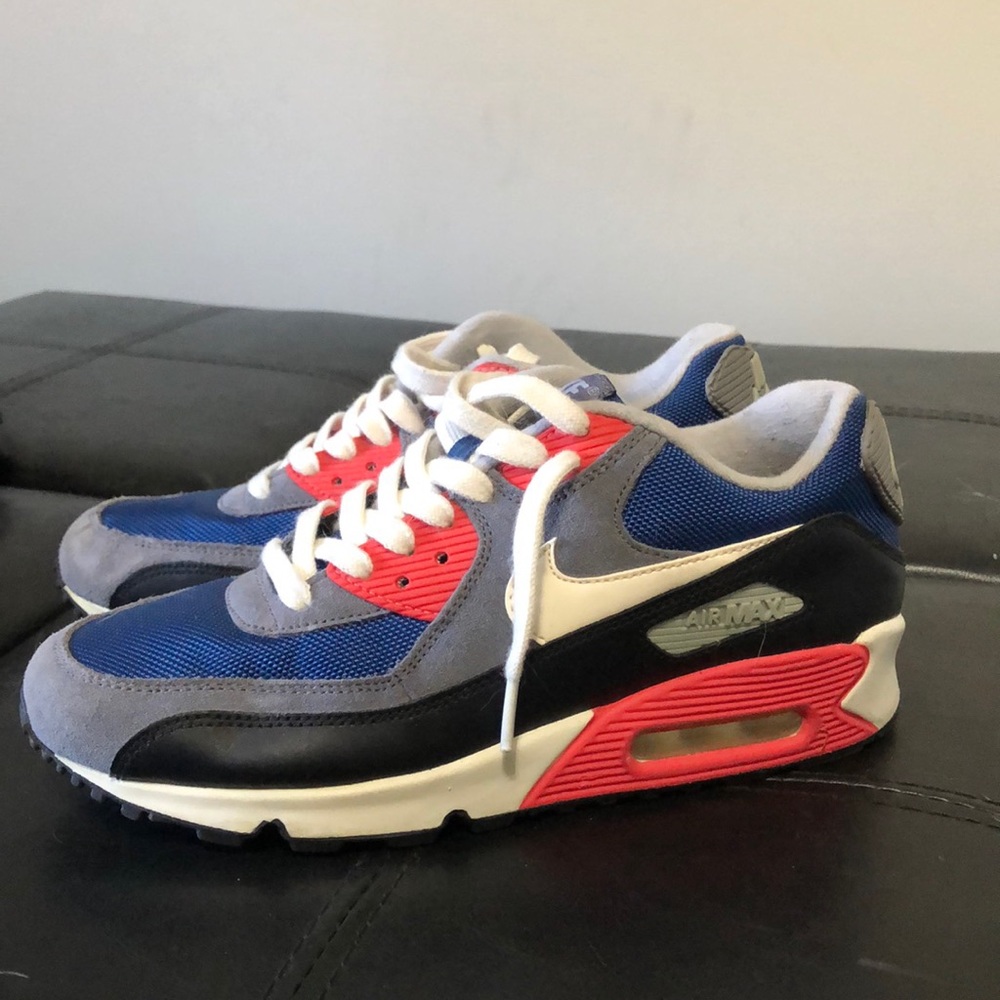 Nike AirMax Sneakers